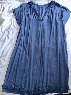 Ann Taylor signature frayed-trim shift dress Size Medium